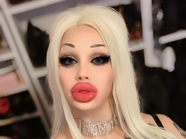 Link by Big-Lips with the username @Big-Lips,  June 9, 2021 at 2:08 PM and the text says '🔥Interview with fantastic blond metal doll with huge fake lips: BULLET BARBIE‼️ @barbie_bullet 

⬇️⬇️Check the interview out⬇️⬇️
  #BlondeDoll #BlondDoll #DollPornstar #PornstarDoll #DollPorn #PornDoll #HeavyMakeup #FantasticMakeup #BestBlondDoll'