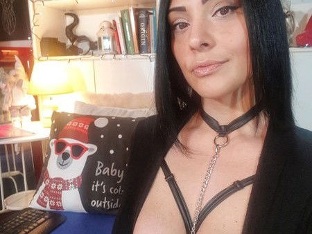 Link by Blog Tettediferro with the username @tettediferro,  July 20, 2021 at 2:53 PM and the text says 'ShieldMaiden_SM è una bella camgirl italiana. Una bella MILF italiana e trentenne che con i suoi modi di fare disinibiti e trasgressivi si è già conquistata un nutrito numero di fans. Nelle chat erotiche dal vivo e nelle sex chat di questa bella camgirl..'