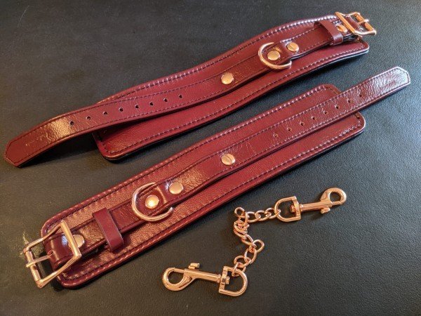 Link by Dirk Hooper with the username @DirkHooper, who is a verified user,  August 25, 2021 at 4:24 PM and the text says 'New! Review of Leibe Seele Wine Red Handcuffs and Ankle Cuffs and Spreader Bar | FETISHWEEK | Dirk Hooper Fetish Photographer & Art Works'