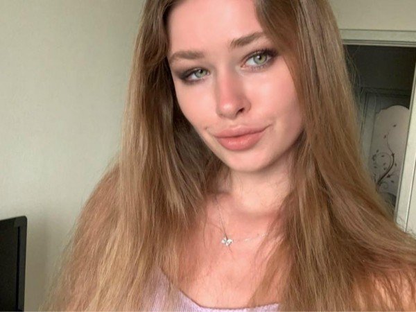 Link by cultman with the username @cultman,  February 27, 2022 at 8:44 PM and the text says 'Watch Oksanafedorova live on Chaturbate! Hi! Feeling so horny today, help me cum please!! spin the wheel 99! #lovense #bigass #boobs #domi #cum #feet #teen #ho #lovense'