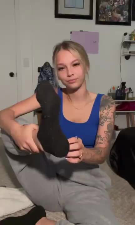Video by MaxMeen♨️ with the username @MaxMeen, posted on February 22, 2024. The post is about the topic Stinky and Sweaty and the text says 'Free your 👣👣👣
#feet #foot #soles #toes #socks'