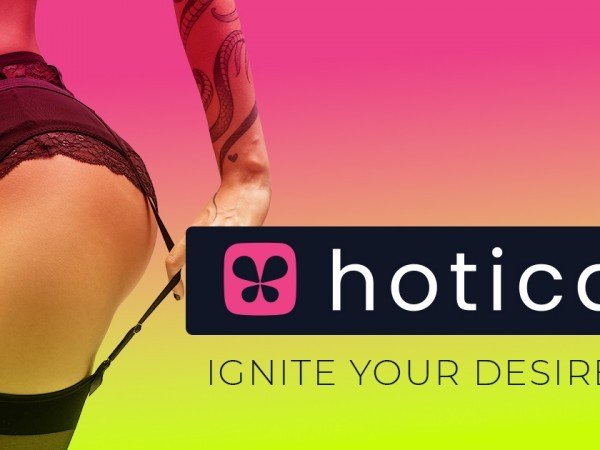 Link by Hotica with the username @Hotica, who is a brand user,  April 26, 2024 at 8:20 AM and the text says 'CarlaReysX is Live NOW, click here to view the live stream:'