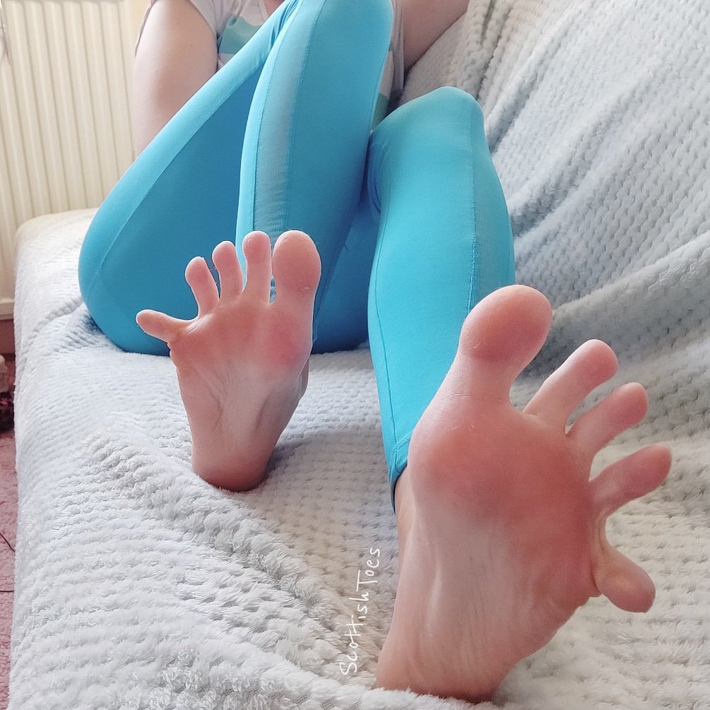 Photo by hawt with the username @hawt,  January 19, 2020 at 4:31 PM. The post is about the topic Toes and the text says '4lu8pp2ctqb41.jpg'
