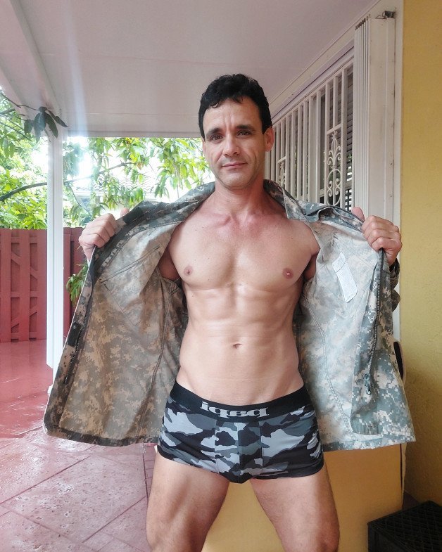Photo by Eden Adonis with the username @edenadonis, who is a star user,  July 9, 2021 at 2:34 PM and the text says 'Please, soldier, cover yourself cause I can't handle it anymore!🥵 #sexy #uniform #male #hombre #soldier 
Por favor, soldado, cúbrete porque no puedo resistirme mas!'