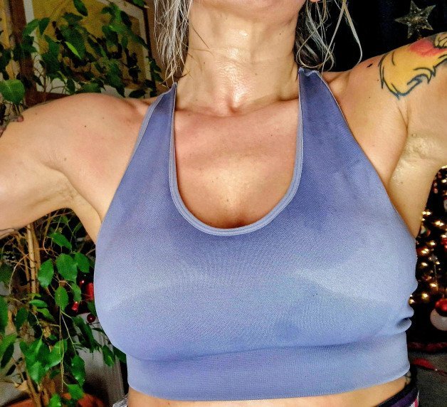 Photo by MaxMeen♨️ with the username @MaxMeen,  March 30, 2024 at 10:52 AM. The post is about the topic Stinky and Sweaty and the text says 'I love it when she's soaking wet.
#sweaty #stinky #armpit #breast #smell #scent #sniff #IronmanSingleMama'