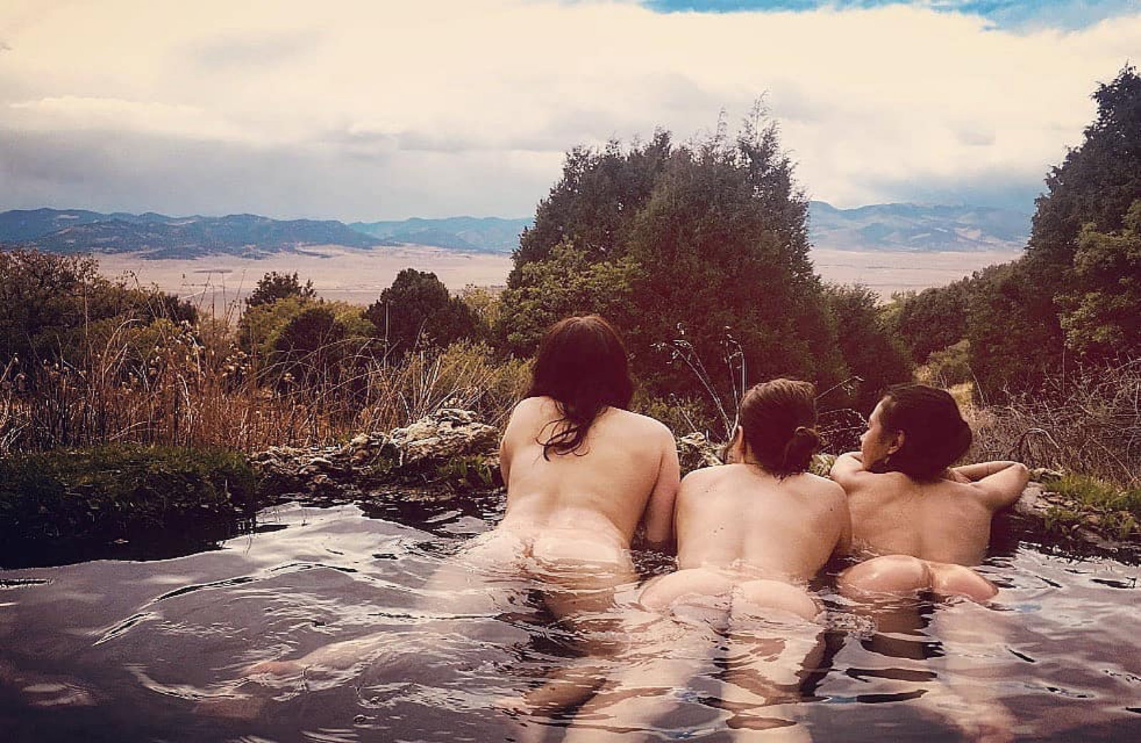 Watch the Photo by rysvdcafeq with the username @rysvdcafeq, posted on November 12, 2019. The post is about the topic Hot Springs. and the text says '61815.jpg'