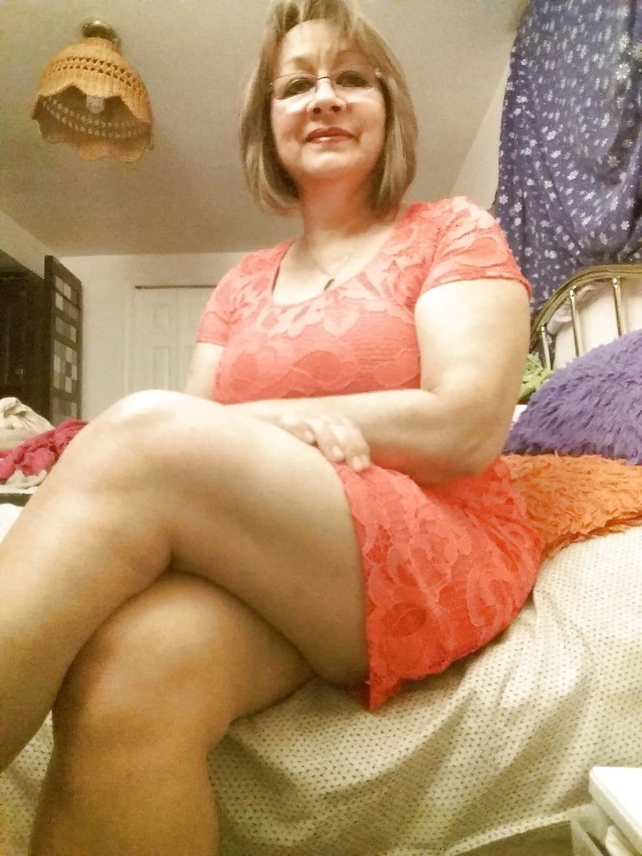 Photo by justwanking with the username @justwanking, who is a verified user,  December 7, 2018 at 3:33 AM and the text says 'another milf legs'