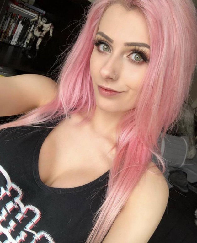 Discover the Link by Yorick with the username @Yorick, posted on April 8, 2019. The post is about the topic Girls with Neon Hair. and the text says 'Rolyat
https://i.redd.it/d5jgev0uksq21.jpg'