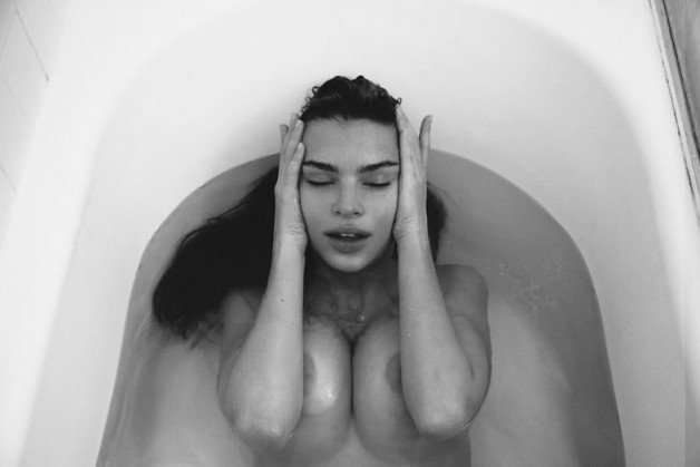 Photo by wickedfz1 with the username @wickedfz1,  April 6, 2024 at 8:11 PM. The post is about the topic Nude Celebrity and the text says '#EmilyRatajkowski'