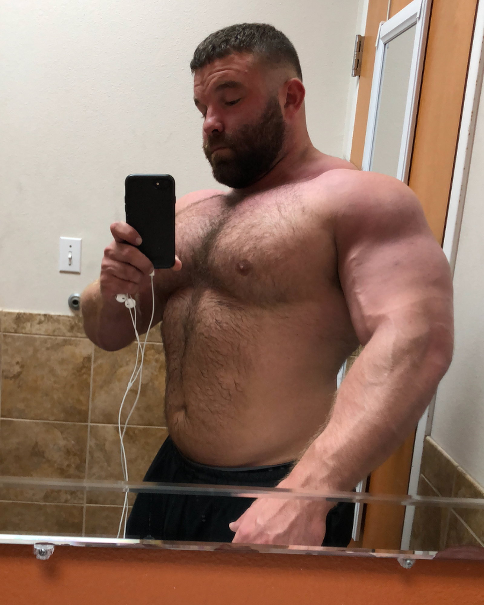 Photo by bearmuscle with the username @bearmuscle,  December 6, 2018 at 12:53 AM. The post is about the topic Gay Bears and the text says '/'