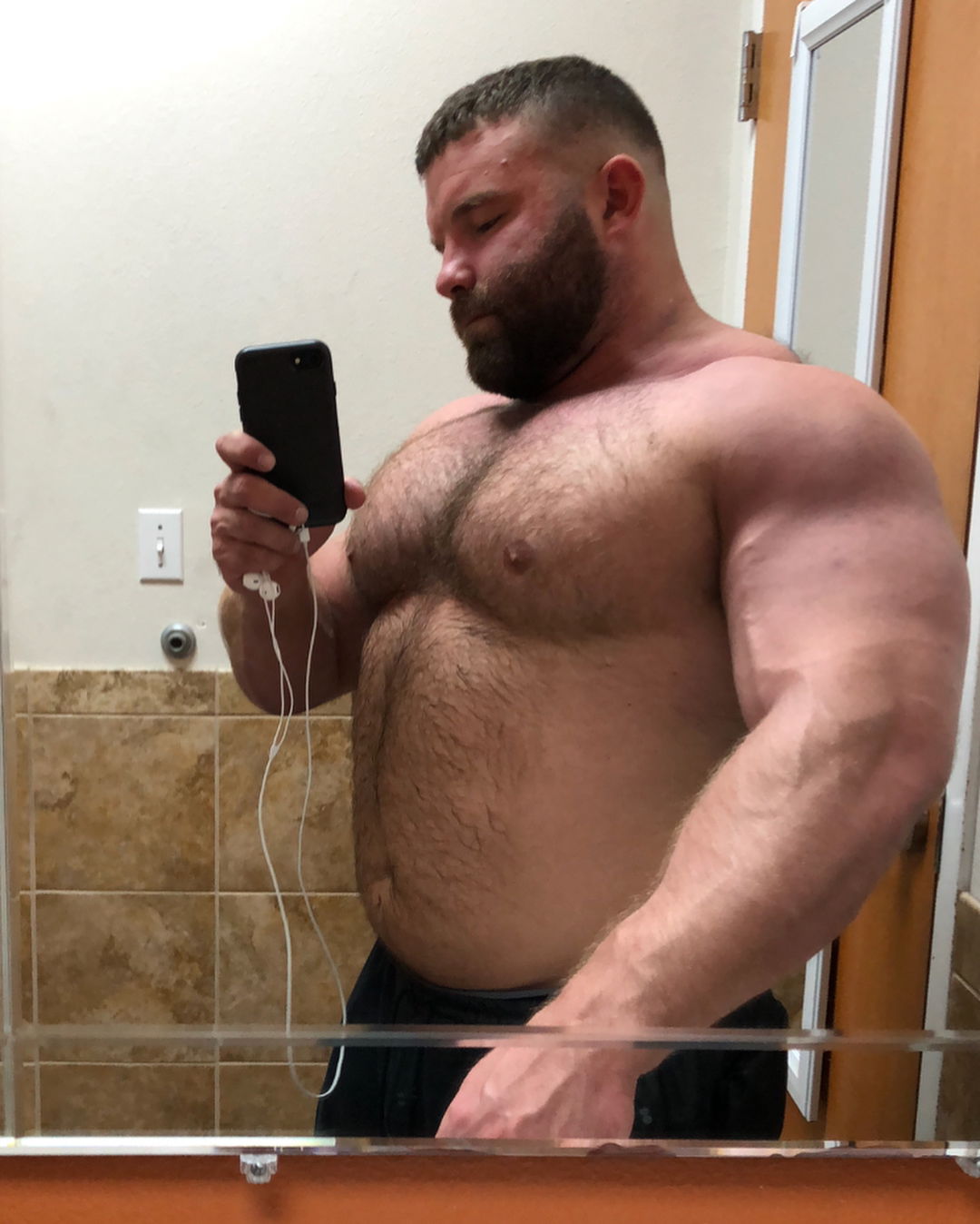 Photo by bearmuscle with the username @bearmuscle,  December 6, 2018 at 12:53 AM. The post is about the topic Gay Bears and the text says '/'