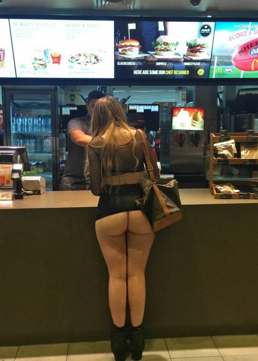 Photo by Cellulite & Pawg with the username @Cellulite,  February 25, 2019 at 1:59 AM and the text says 'Sweet ass! #pawg #exhibitionist #exhibitionists #ass #butt #public'