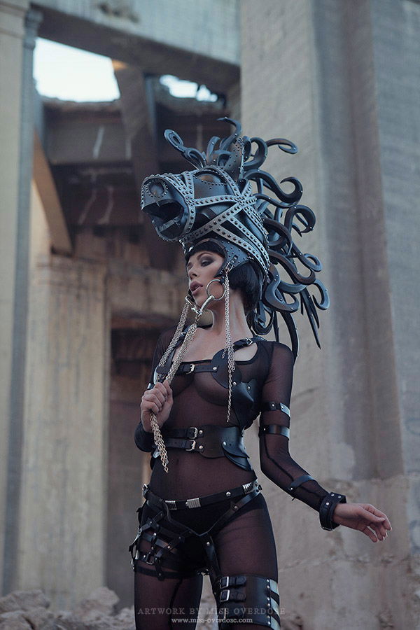 Photo by amber-rubber-doll with the username @amber-rubber-doll,  December 30, 2018 at 2:49 AM and the text says 'Look at that headdress! Wow, that is gorgeous!'