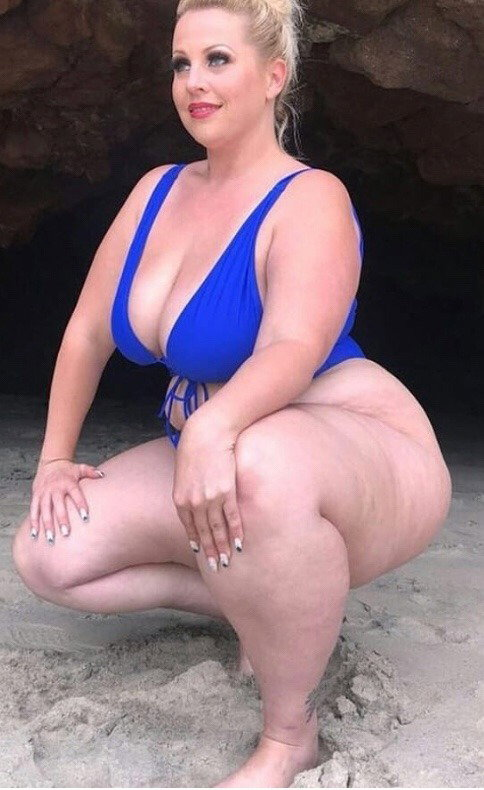 Photo by Cellulite & Pawg with the username @Cellulite,  January 1, 2019 at 8:37 PM and the text says 'Happy New Year! #bbw #thick #chubby #hot #cellulite'