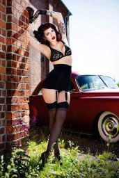 Photo by RedandBrunetteLez with the username @mommaandrea,  April 29, 2024 at 8:29 PM. The post is about the topic Pinup Dolls