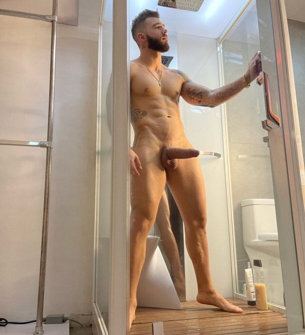 Photo by emraanhap with the username @emraanhap,  March 3, 2023 at 2:06 PM. The post is about the topic man in bath and shower rooms and the text says ''