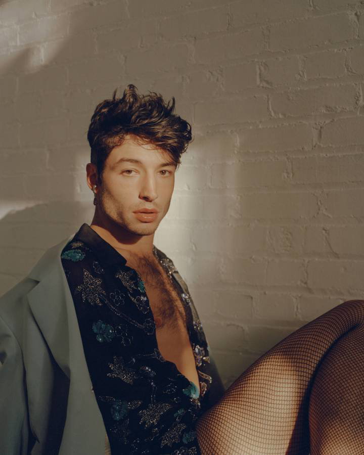 Photo by pulluptomybumperbaby with the username @pulluptomybumperbaby,  December 8, 2018 at 3:08 PM and the text says '#EzraMiller for #Playboy, November 2018. 
📷 by Ryan Pfluger. 
#queer #genderfluid #nonbinary'