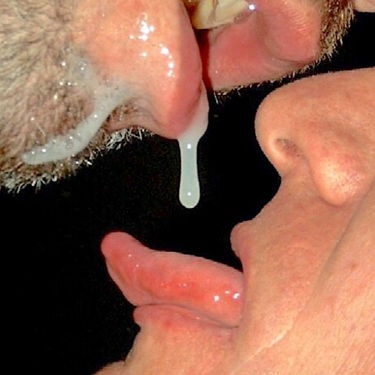 Gay Snowballing -Giving the cum from his cock b…