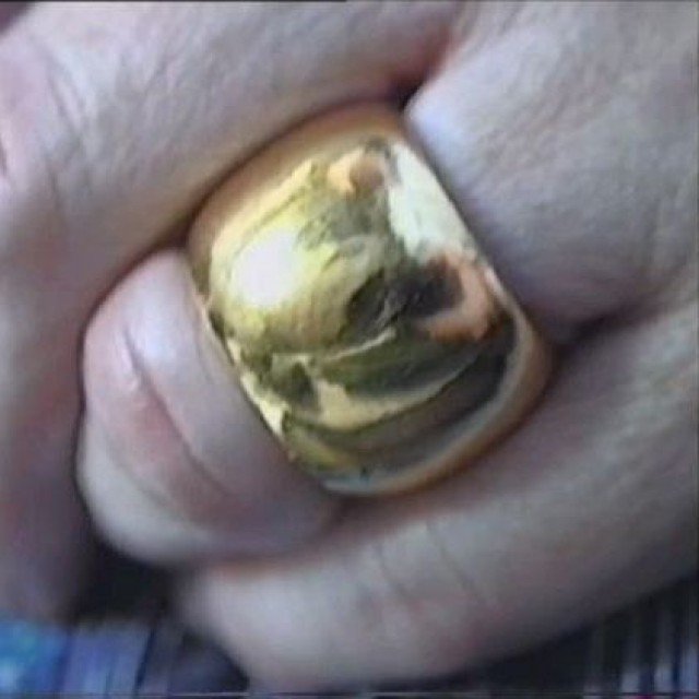 Jewelery - plain wide gold rings 