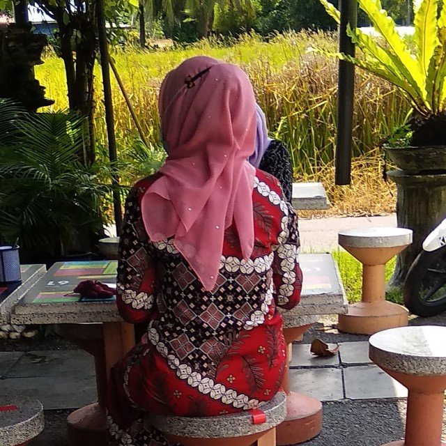 Posted in topic malay MILF candid