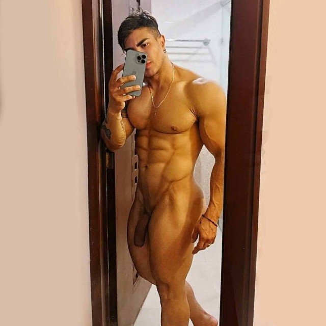 Naked Men Selfies -In this topic we collect *nake…