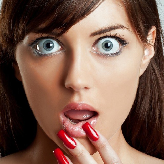 Pretty Eyes -Woman in any pose with the pre…
