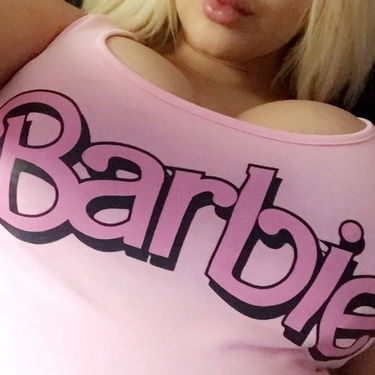 Sex Doll Barbie -Hot bimbo sex doll dressing up…