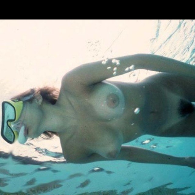 snorkle -Nude snorkeling