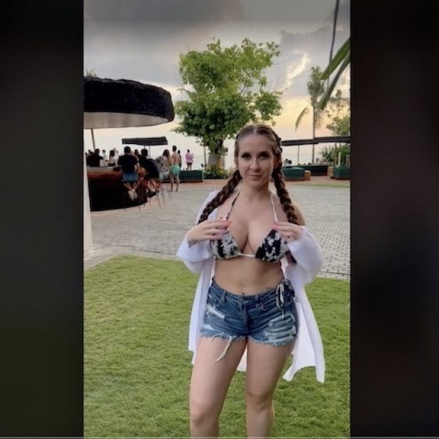 Posted in topic Teen Flasher - Public Flashing