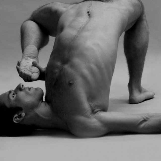 YogaNudeGay -Hot gay men doing yoga