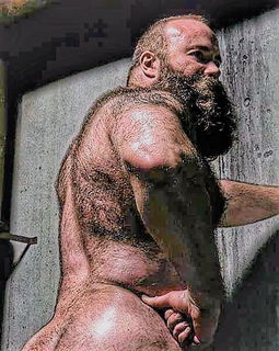 Photo by Smitty with the username @Resol702,  February 26, 2019 at 4:06 PM. The post is about the topic Hairy bears