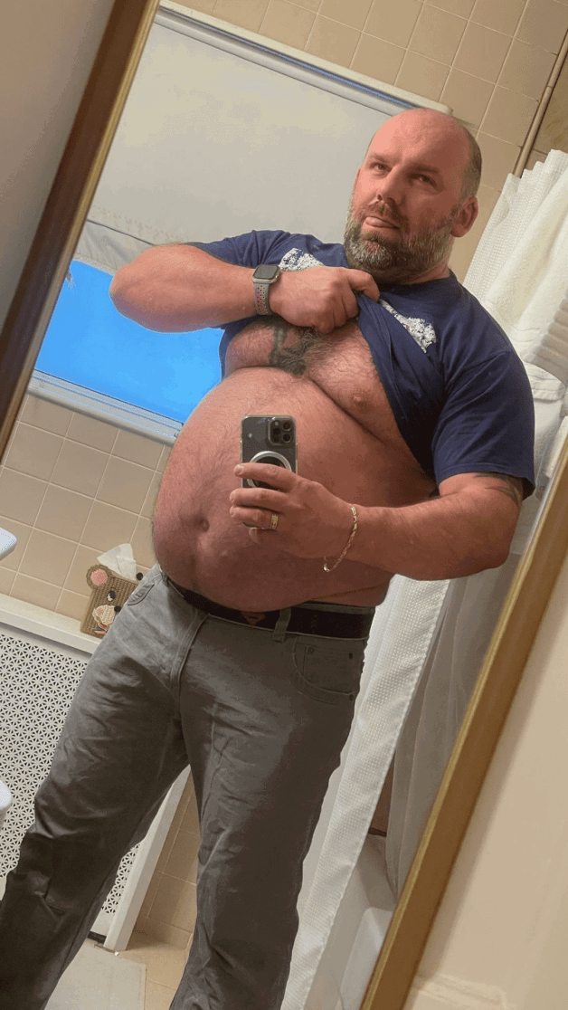 Photo by Smitty with the username @Resol702,  June 8, 2021 at 12:20 AM. The post is about the topic Fat/Chubby gay bears