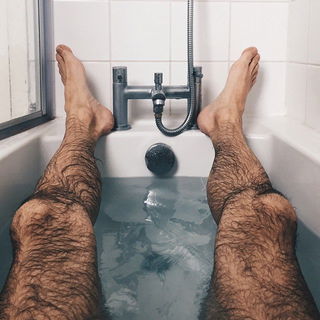 Photo by Smitty with the username @Resol702,  December 4, 2021 at 6:49 PM. The post is about the topic Gay hairy legs