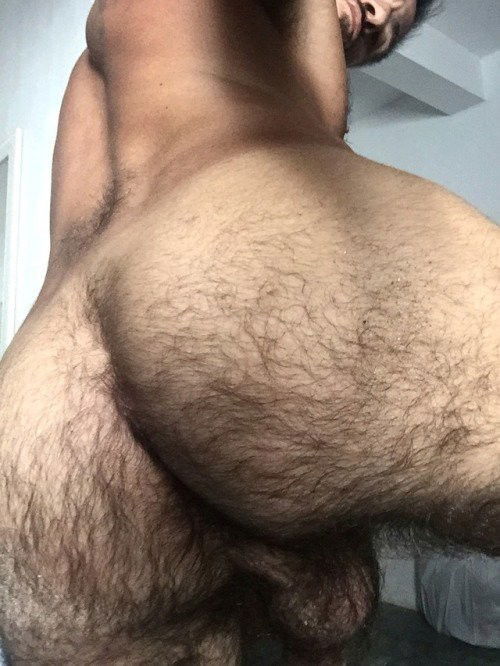 Photo by Smitty with the username @Resol702, posted on May 31, 2019. The post is about the topic Hairy butt