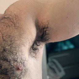 Photo by Smitty with the username @Resol702,  September 18, 2023 at 3:15 PM. The post is about the topic Gay Hairy Armpits