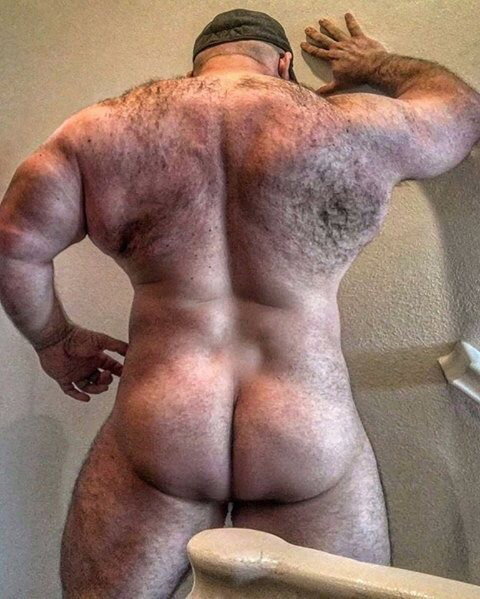 Photo by Smitty with the username @Resol702,  August 25, 2020 at 6:20 PM. The post is about the topic Gay Hairy Back