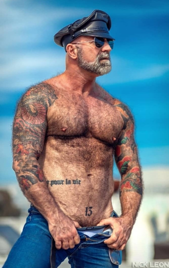 Photo by Smitty with the username @Resol702,  May 7, 2020 at 4:46 AM. The post is about the topic Gay Hairy Men