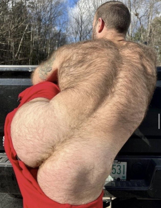 Photo by Smitty with the username @Resol702,  February 25, 2024 at 4:20 PM. The post is about the topic Gay Hairy Back