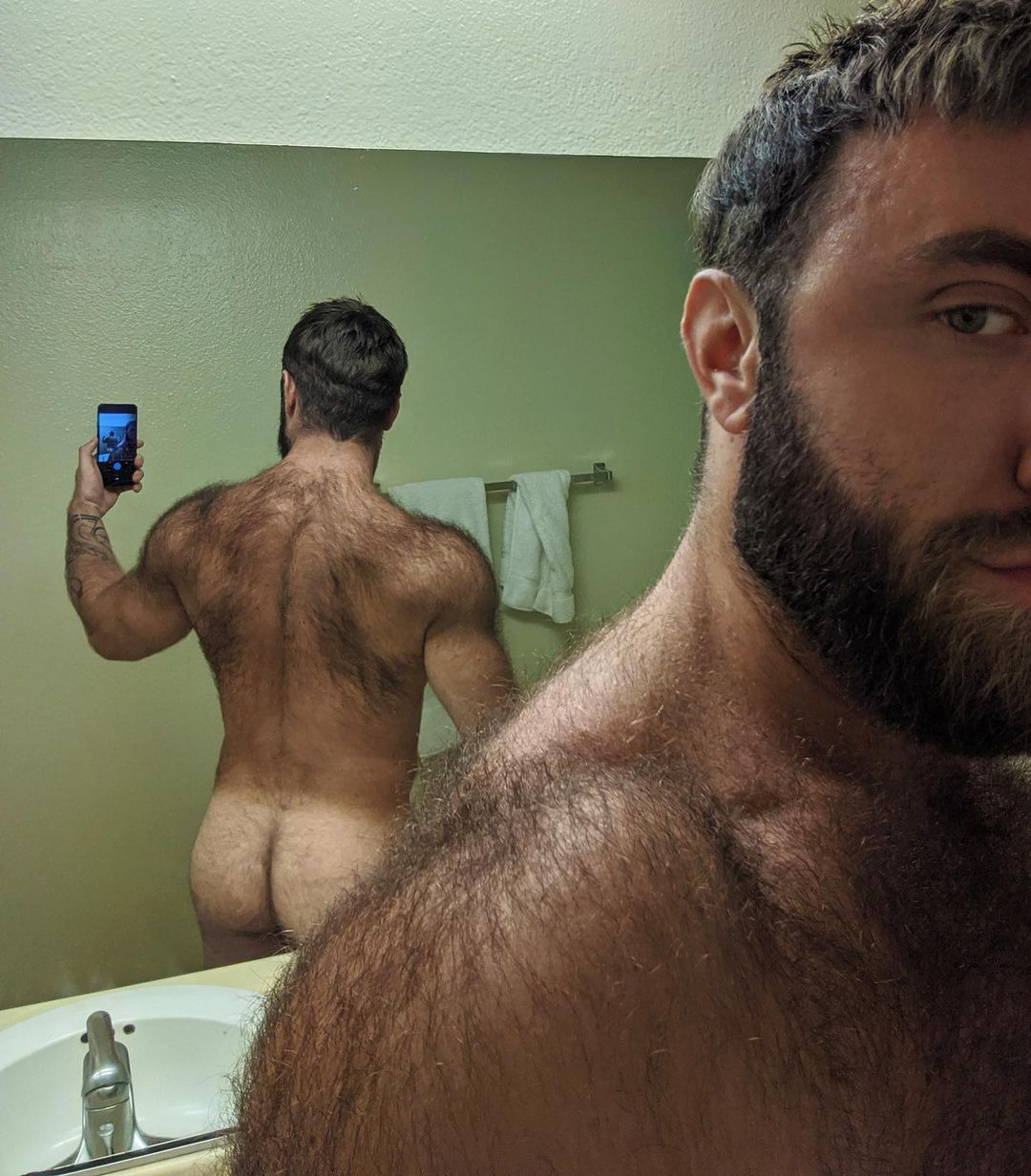 Photo by Smitty with the username @Resol702,  December 10, 2020 at 7:17 PM. The post is about the topic Gay Hairy Back