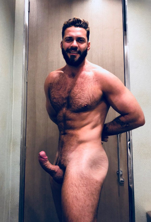 Photo by Smitty with the username @Resol702,  December 5, 2021 at 3:36 PM. The post is about the topic Gay Hairy Men