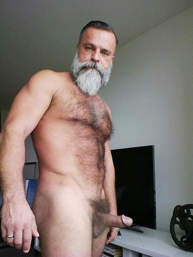Photo by Smitty with the username @Resol702,  November 17, 2022 at 4:07 PM. The post is about the topic Gay Hairy Men