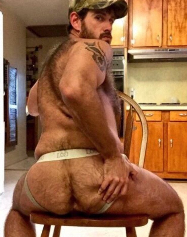 Photo by Smitty with the username @Resol702,  September 22, 2021 at 4:03 PM. The post is about the topic Gay Hairy Back