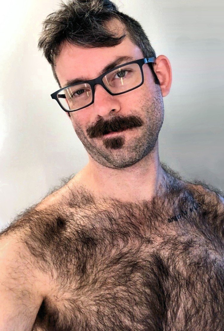 Photo by Smitty with the username @Resol702,  February 7, 2019 at 4:09 PM. The post is about the topic Gay Hairy Men