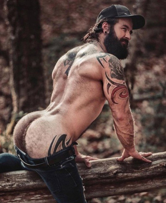 Photo by Smitty with the username @Resol702,  December 31, 2018 at 4:03 PM. The post is about the topic Gay Hairy Men