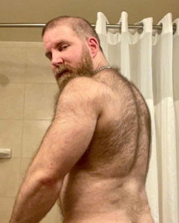 Photo by Smitty with the username @Resol702,  April 12, 2023 at 3:00 PM. The post is about the topic Gay Hairy Back