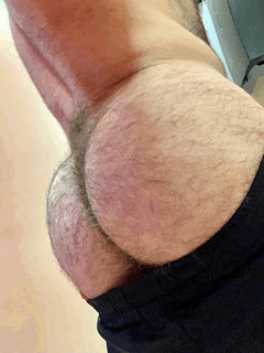 Photo by Smitty with the username @Resol702,  February 23, 2021 at 9:25 PM. The post is about the topic Hairy butt