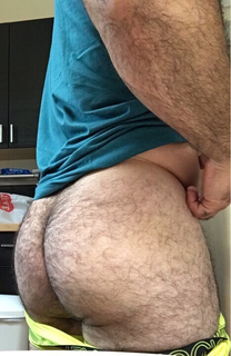 Photo by Smitty with the username @Resol702,  November 18, 2020 at 9:53 PM. The post is about the topic Hairy butt