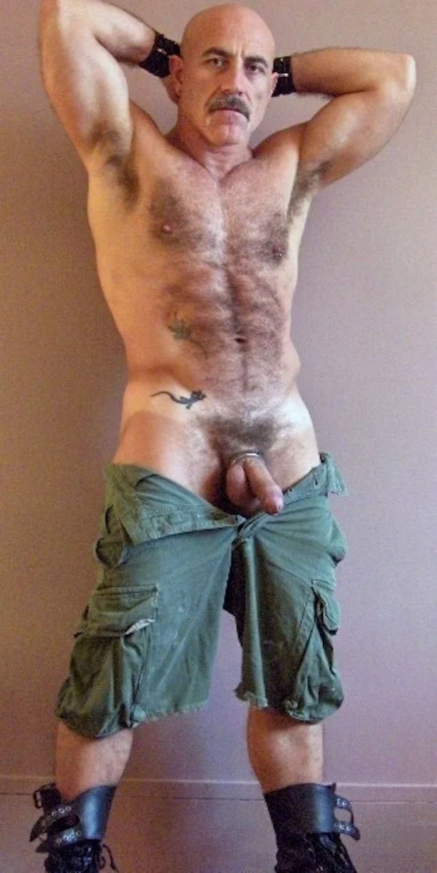 Photo by Smitty with the username @Resol702,  April 11, 2024 at 3:16 PM. The post is about the topic Gay Hairy Men