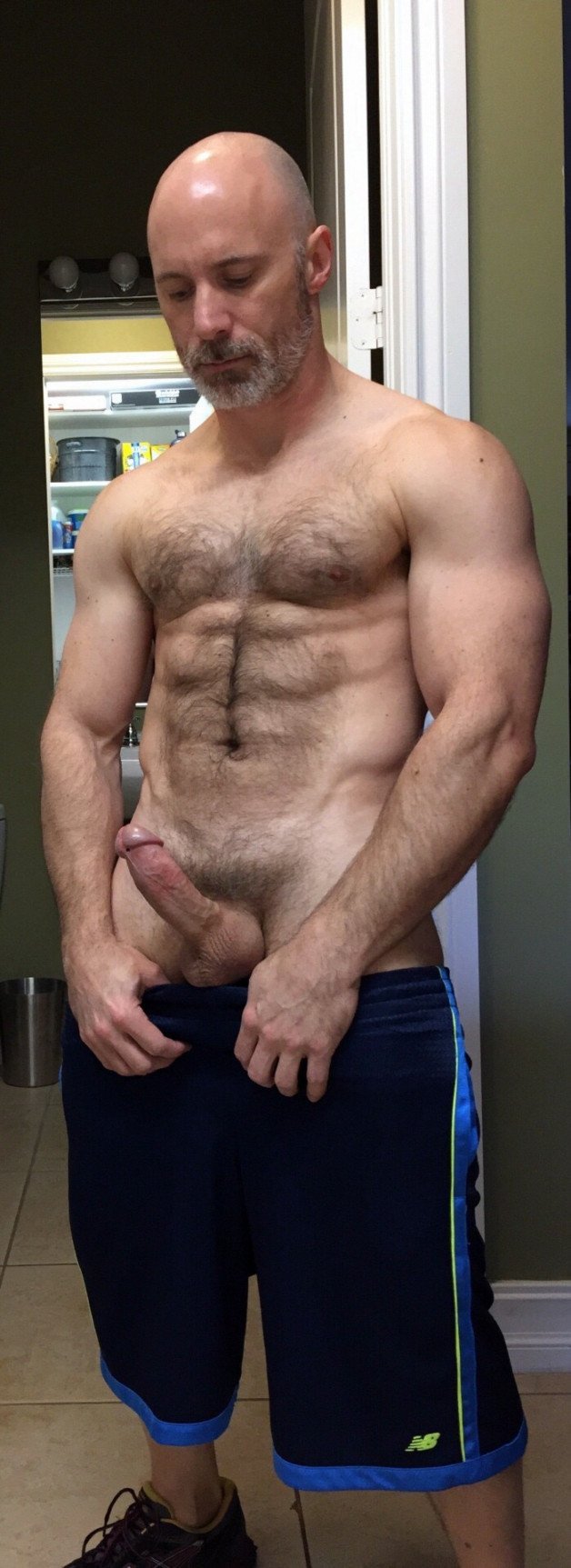 Photo by Smitty with the username @Resol702,  January 30, 2021 at 5:10 PM. The post is about the topic Gay Hairy Men