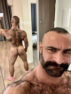 Photo by Smitty with the username @Resol702,  February 7, 2023 at 3:41 PM. The post is about the topic Gay Hairy Back